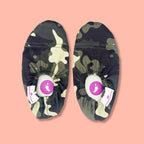 Chaussons d'eau avec des motifs camouflages vu du dessus