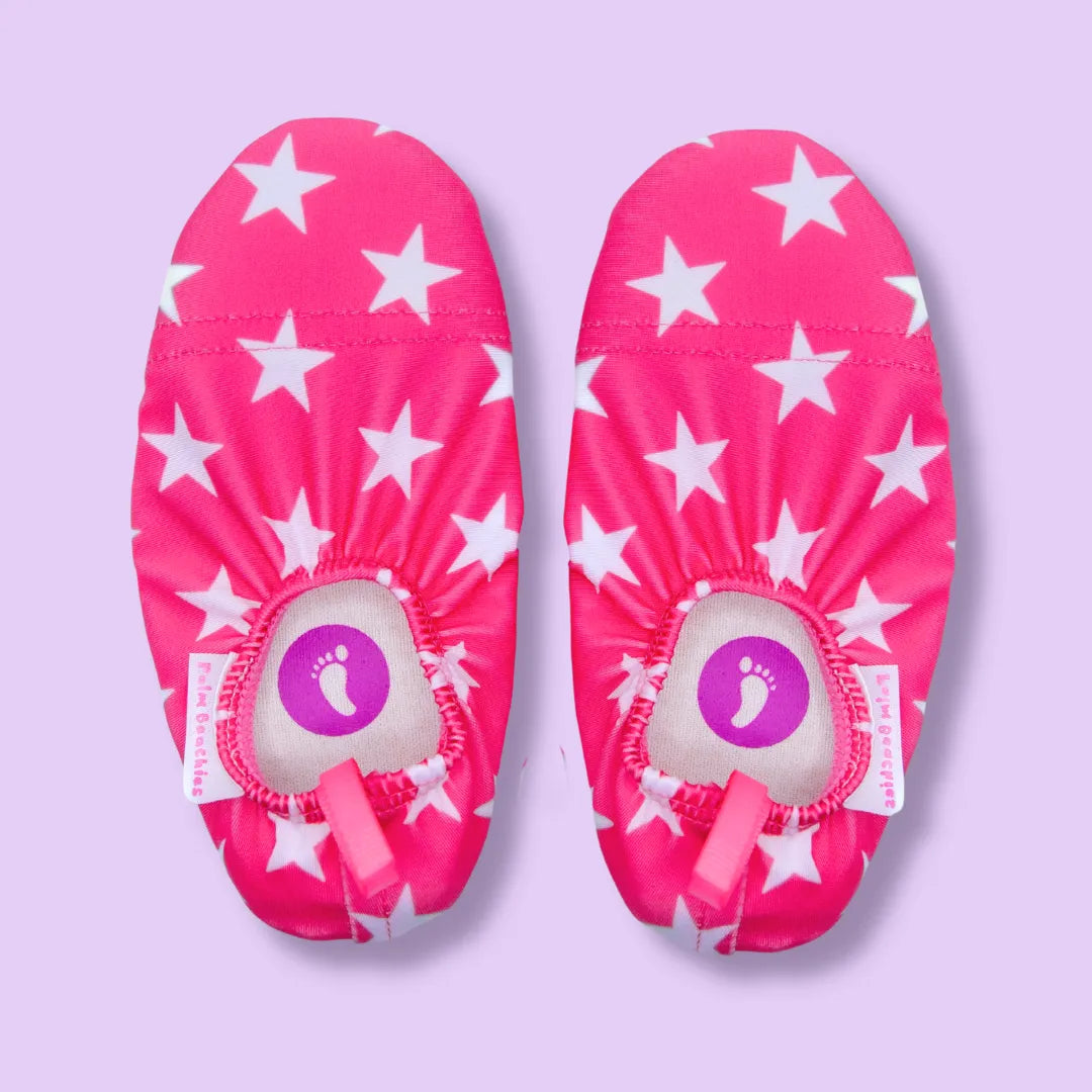 Chaussons d'eau rose motifs étoiles vu du dessus