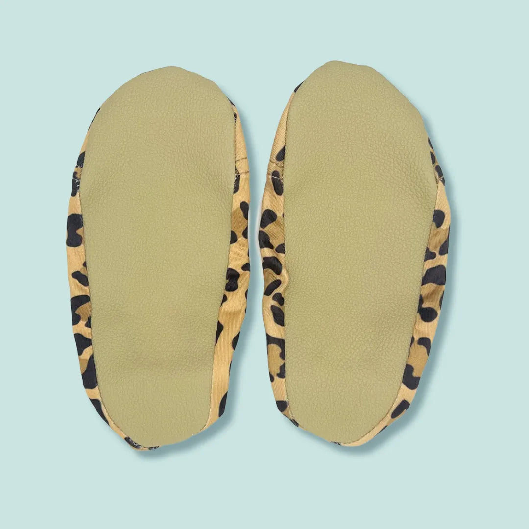 Chaussons d'eau motifs leopard vu du dessous