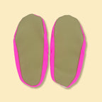Chaussons d'eau roses fluo vu du dessous