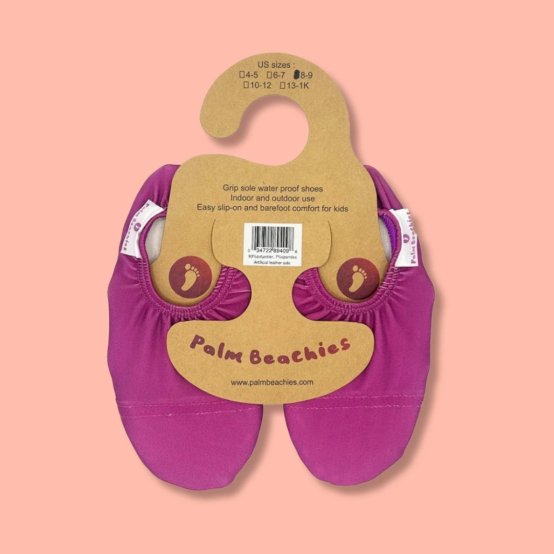 Chaussons d'eau violets vu du dessus avec cintre
