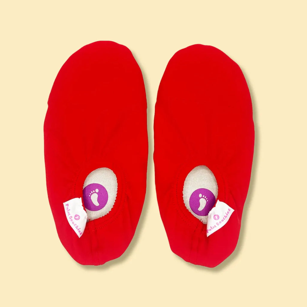 Chaussons d'eau rouges vu du dessus