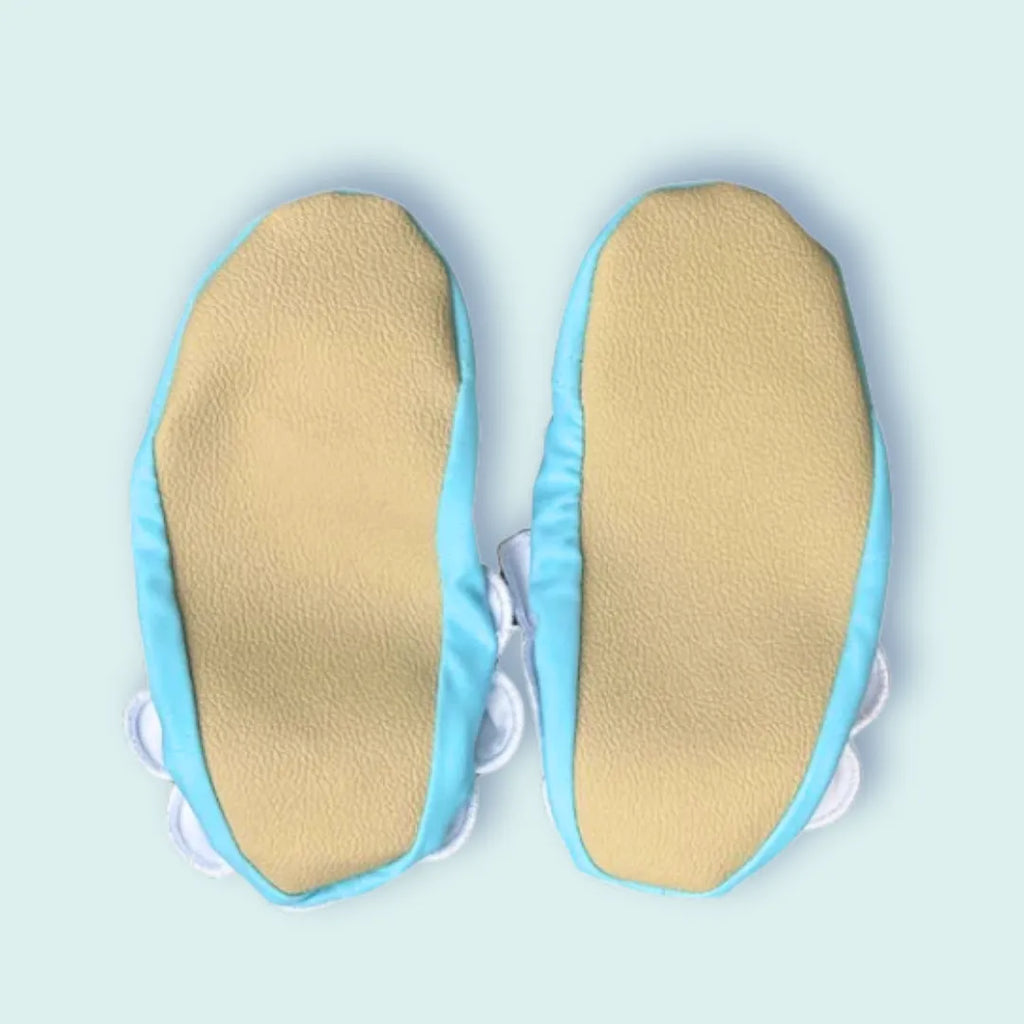 Chaussons d'eau turquoises vu du dessous